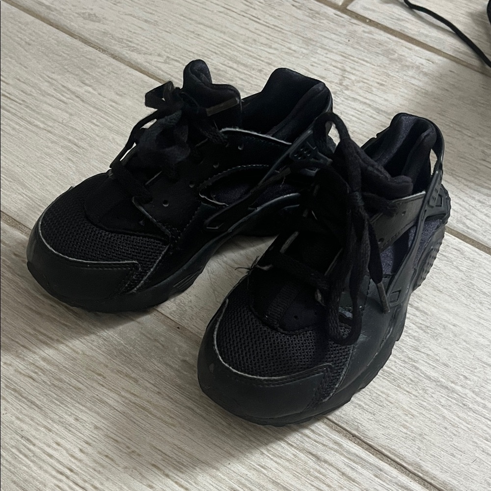 Kids Nike Shoes 11c